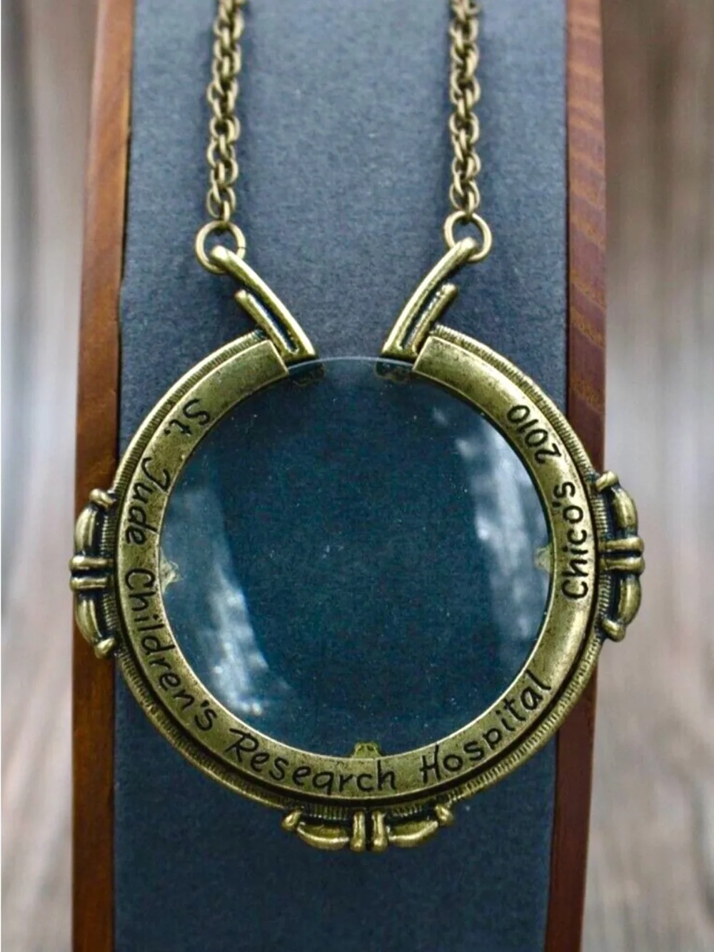 St. Jude’s Commemorative 2010 Magnifying Glass on a Chain - Picture 3 of 9